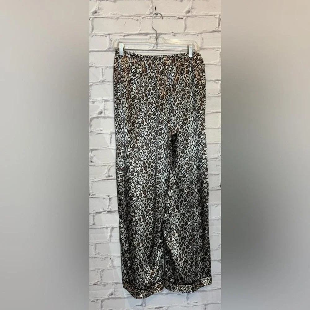 GILLIGAN & O'MALLEY ANIMAL PRINT SILKY PAJAMA PANTS - Picture 2 of 6